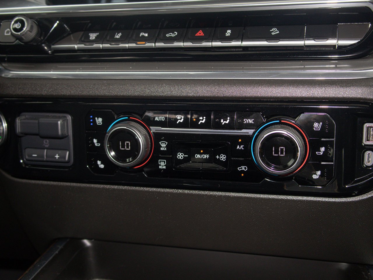 2024 Chevrolet Silverado 3500HD 4WD Crew Cab 159 High Country Black Sherwood Park - photo #32