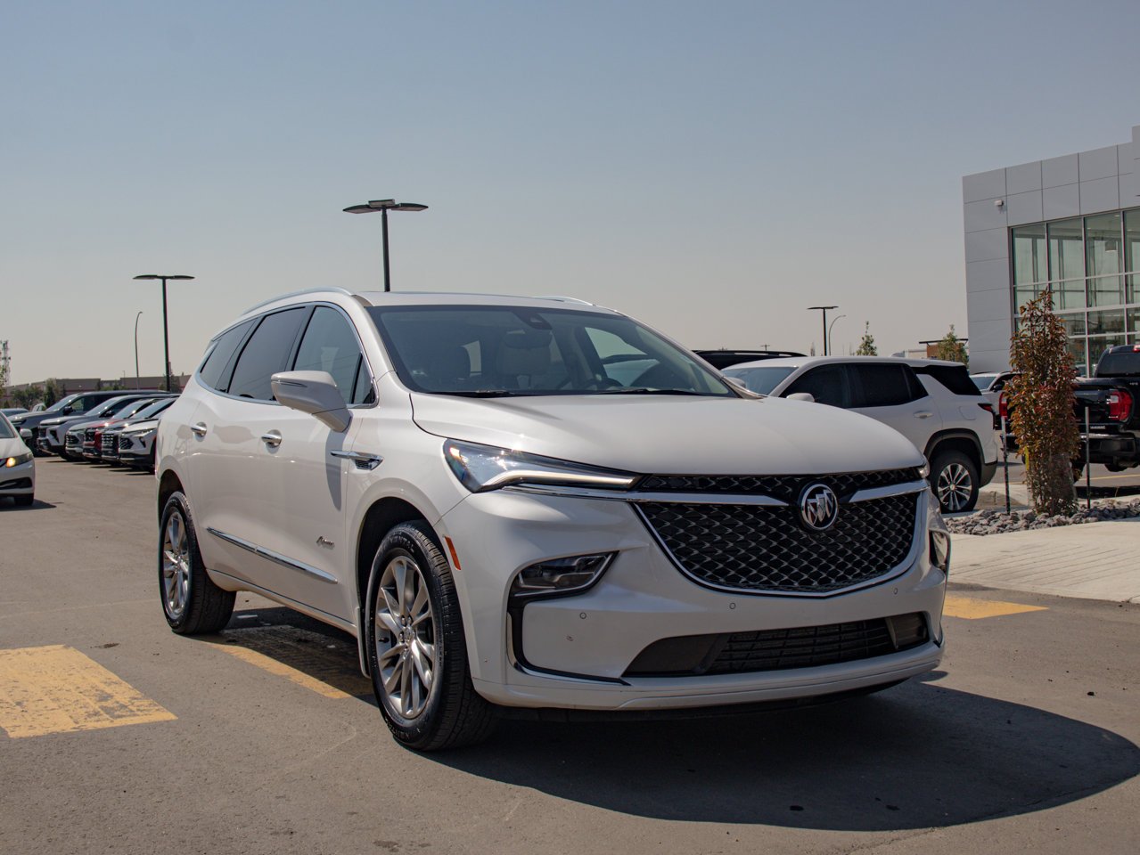 2024 Buick Enclave AWD 4dr Avenir White Sherwood Park - photo #13