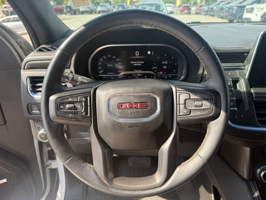 2023 GMC YUKON AT4 2023 White
