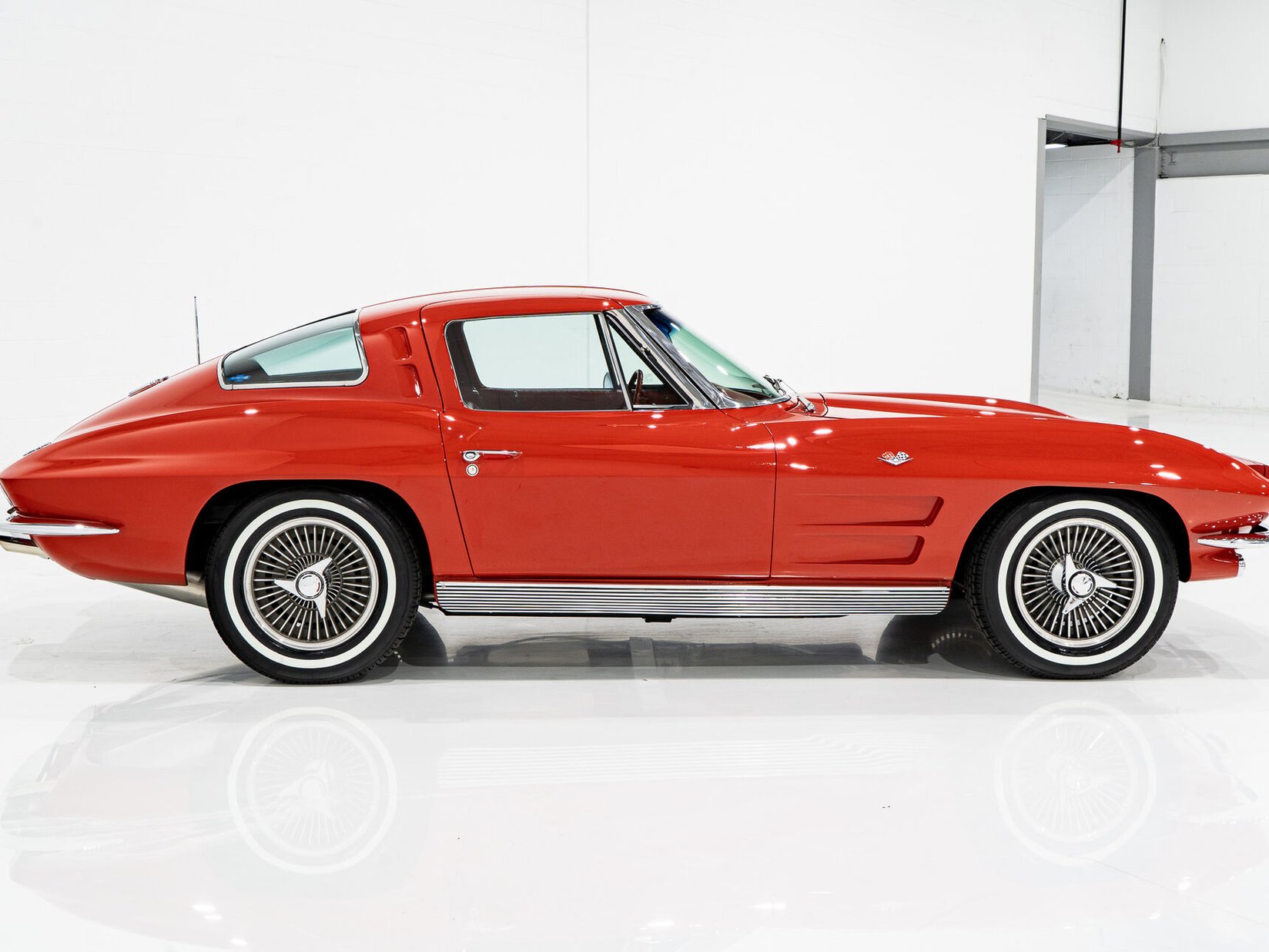 Chevrolet Corvette Split window matching# 327 Factory A/C | PRICE IN USD 1963 Rouge Montréal - photo #22