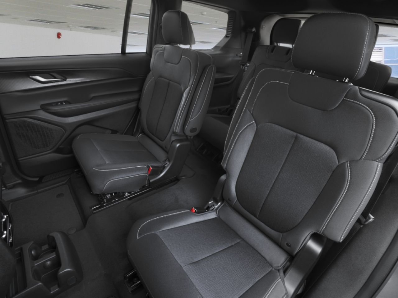 2026 JEEP Grand Cherokee L Diamond Black Crystal Pearl Repentigny - photo #5