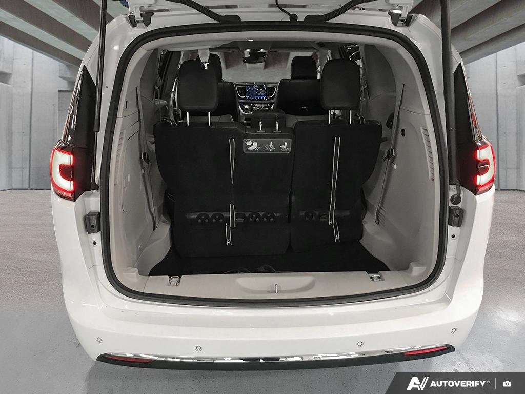 2021 Chrysler Pacifica Hybrid 2601324A | Touring L Plus White Edmonton - photo #11
