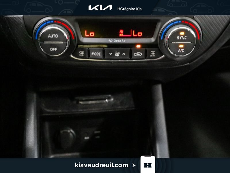 2017 Kia Forte Red Blainville - photo #22