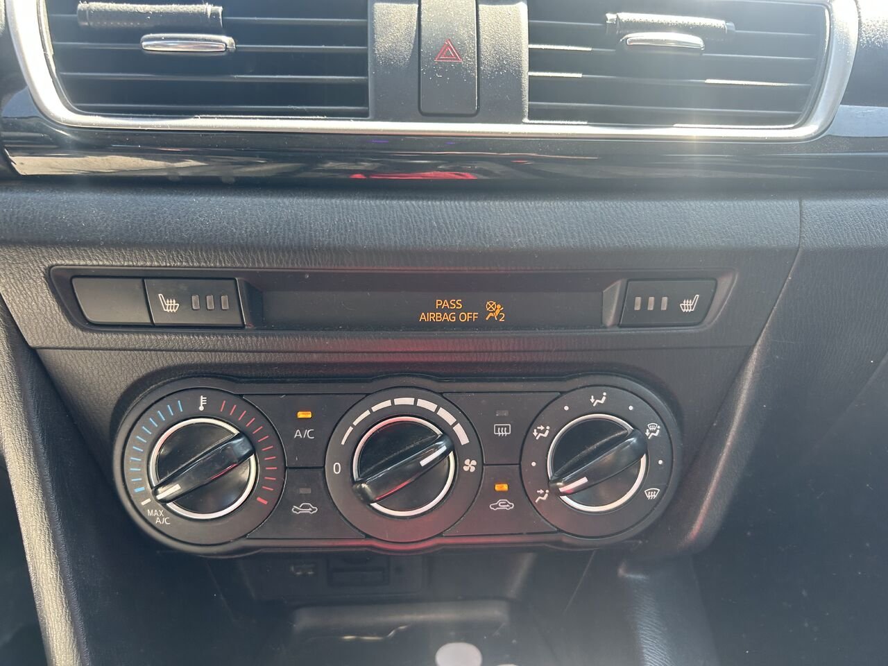 Mazda Mazda3 Berline 4 portes, boîte manuelle, GS 2016 Rouge Châteauguay - photo #17