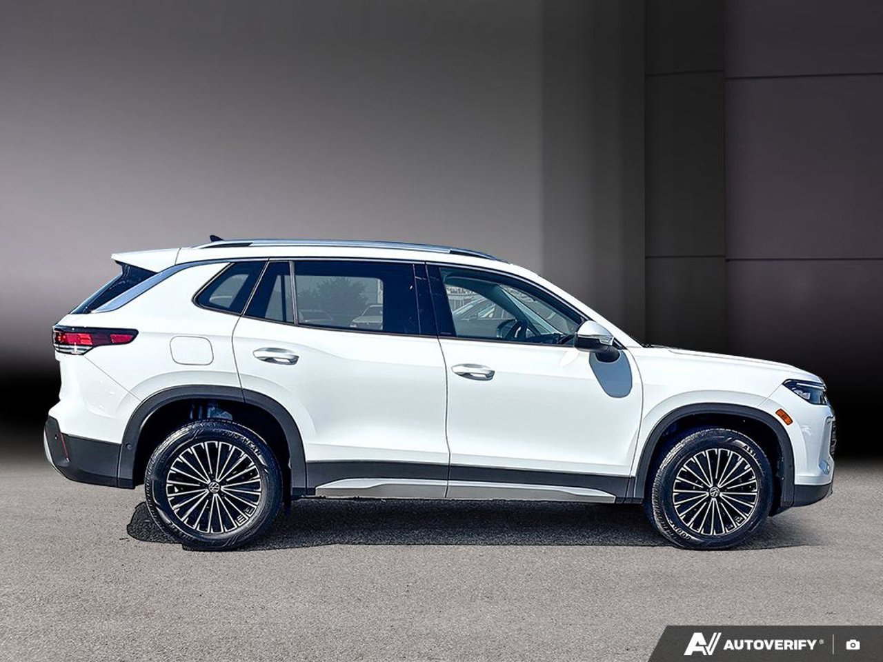 2026 Volkswagen Tiguan 3VVER7RM9TM009437 White Mirabel - photo #5