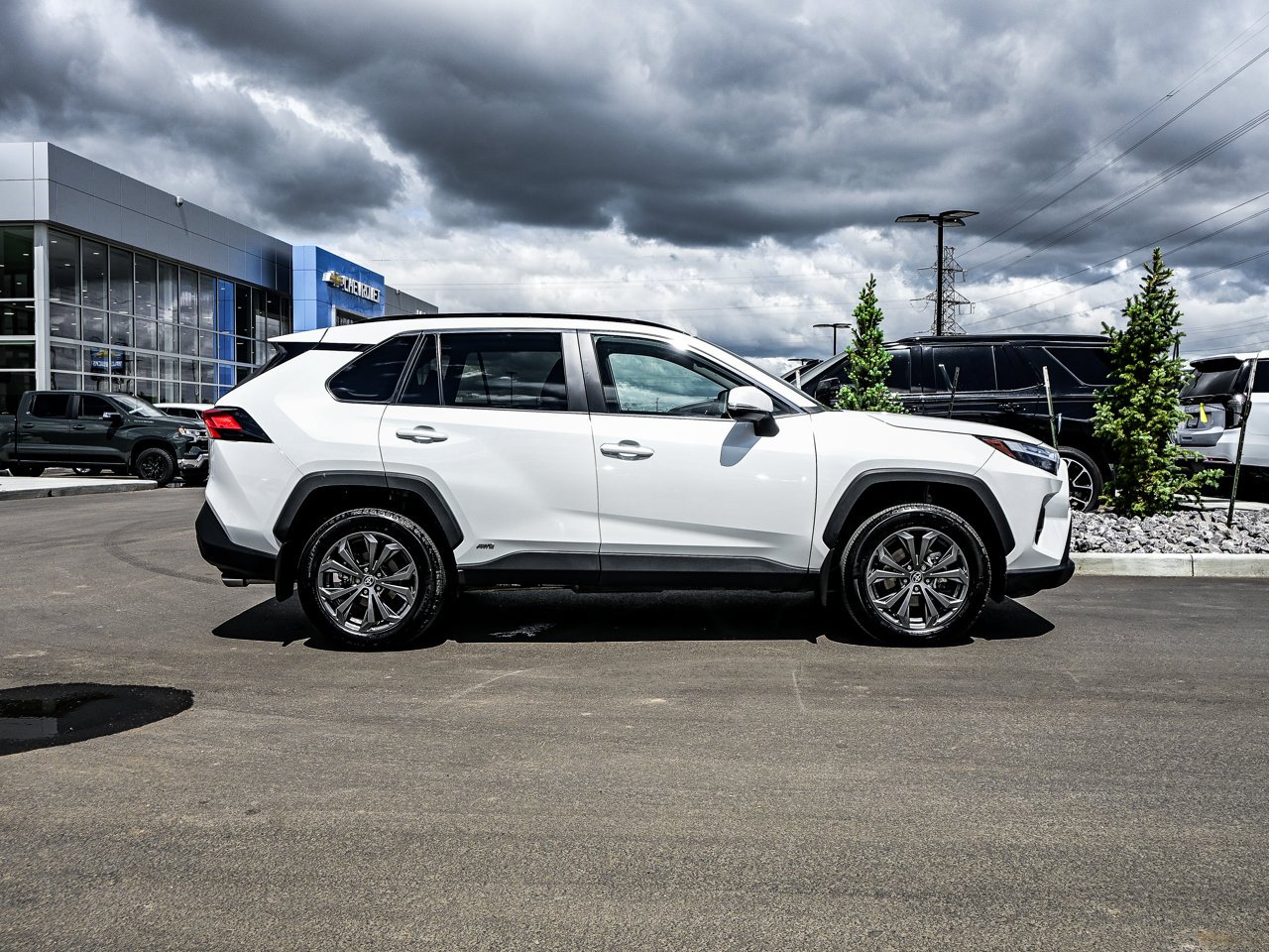 2024 Toyota RAV4 Hybrid XLE AWD White w/Black Roof Sherwood Park - photo #14