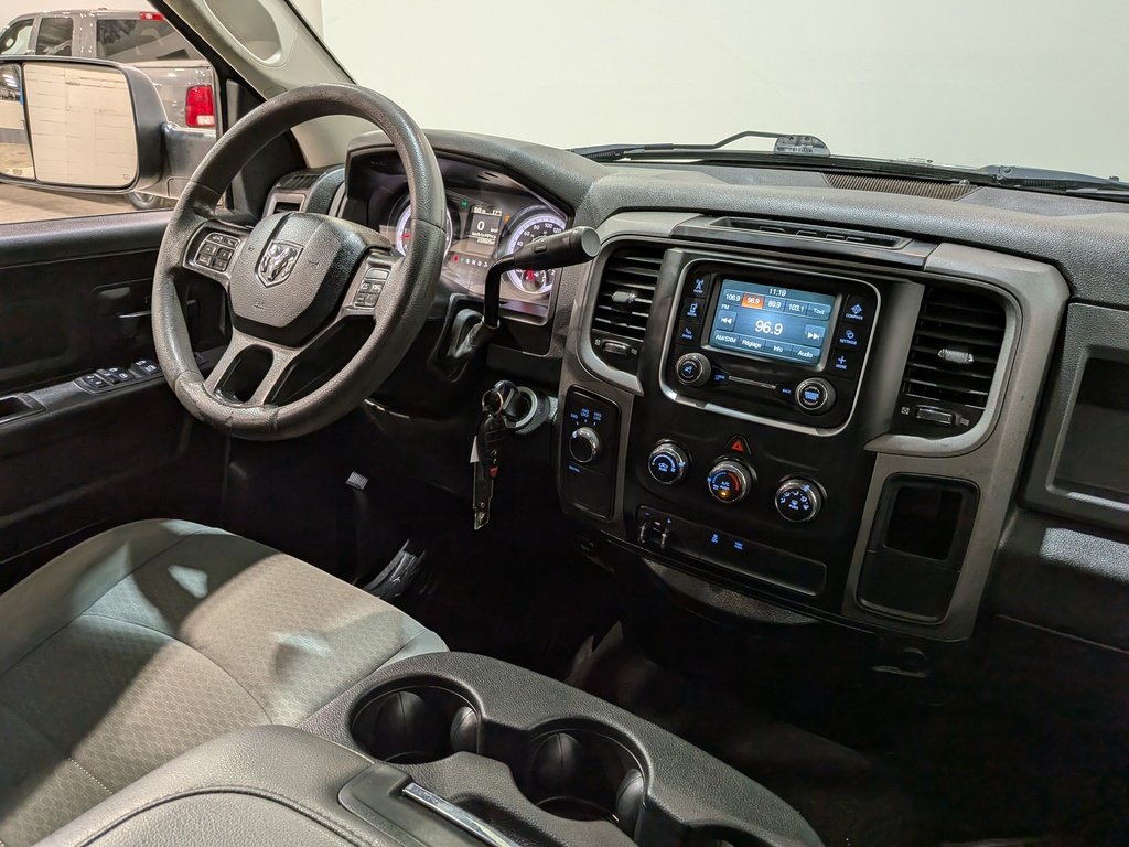 Ram 1500 Express 4x4 Quad Cab 6'4" Box *Ltd Avail* 2018 Noir Val-David - photo #18