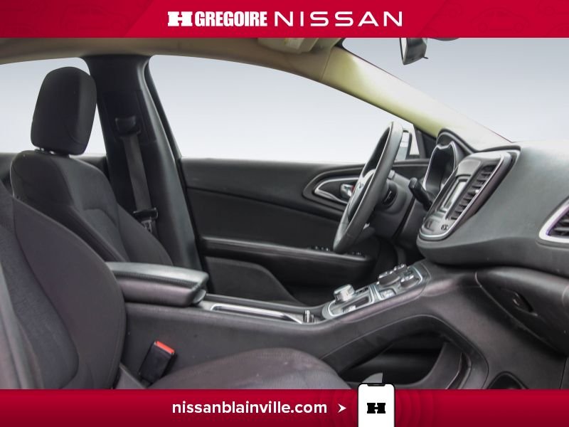 Chrysler 200 2015 Blanc Blainville - photo #18