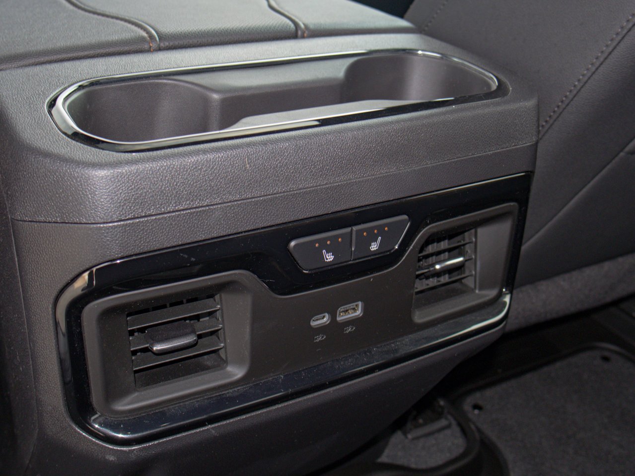 2025 GMC Sierra 1500 4WD Crew Cab 147 AT4 Grey Sherwood Park - photo #36