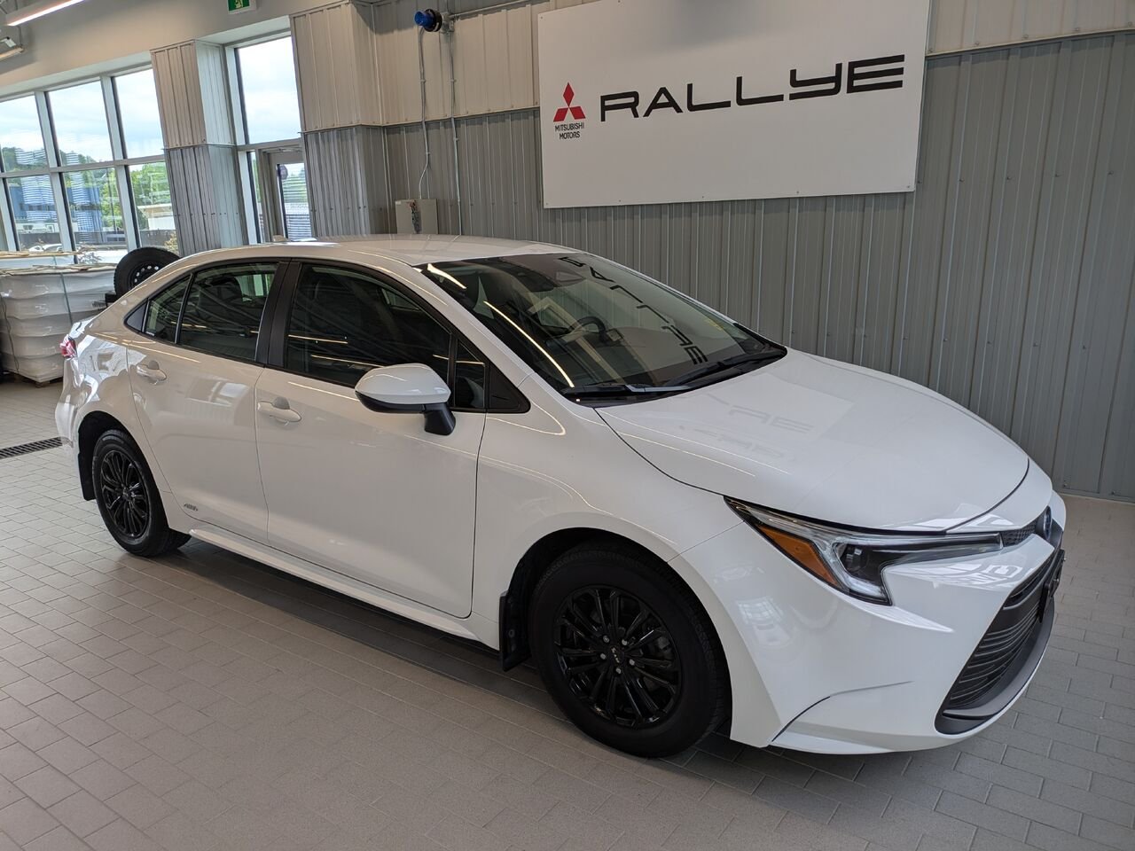 Toyota Corolla 2024 Blanc Gatineau - photo #0