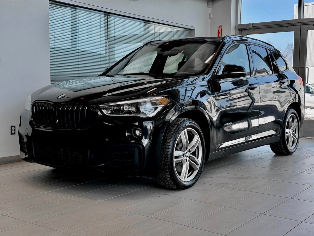 BMW X1 2017 Noir Notre-Dame-des-Prairies - photo #2