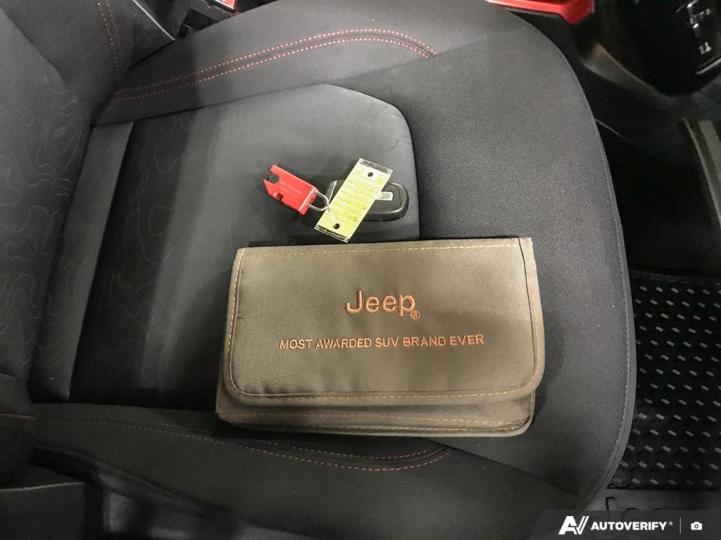 2016 Jeep Renegade 264007B | Trailhawk White Edmonton - photo #9