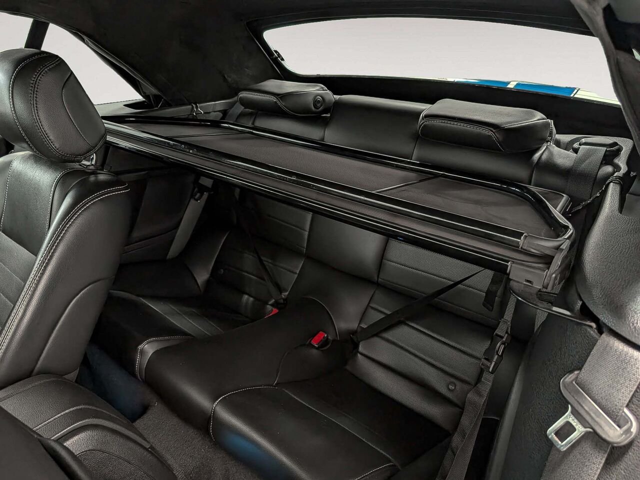 2013 Ford MUSTANG Convertible V6 Premium Automatique White Sherbrooke - photo #15