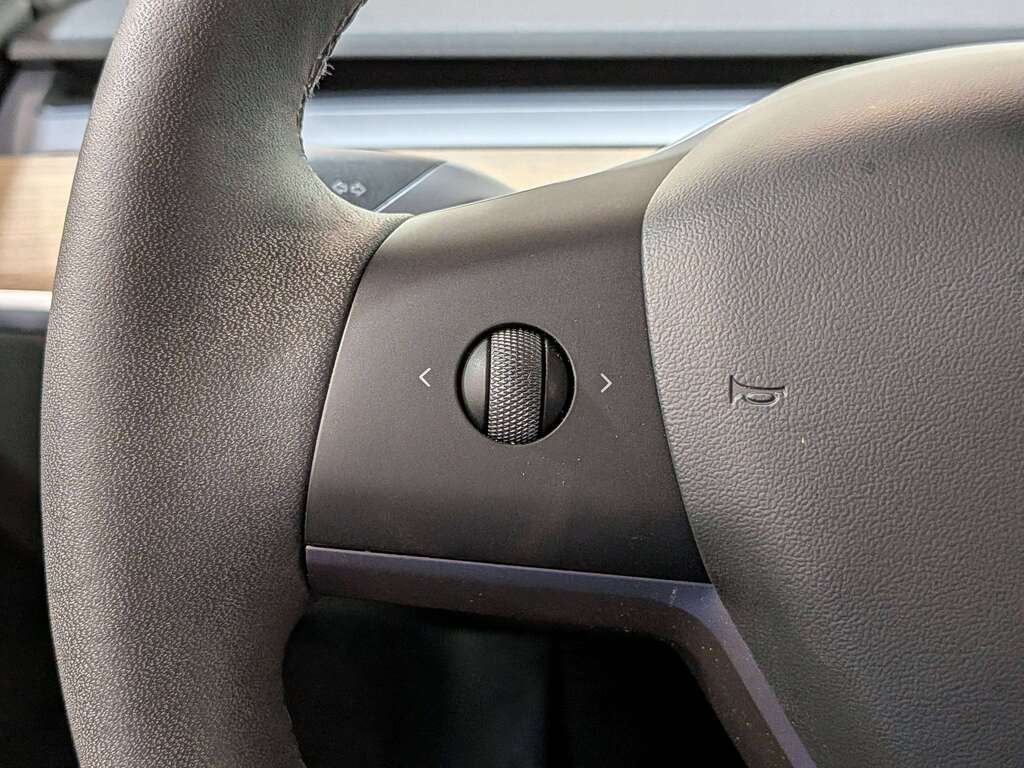 2023 Tesla Model Y RWD Grey Val-David - photo #15