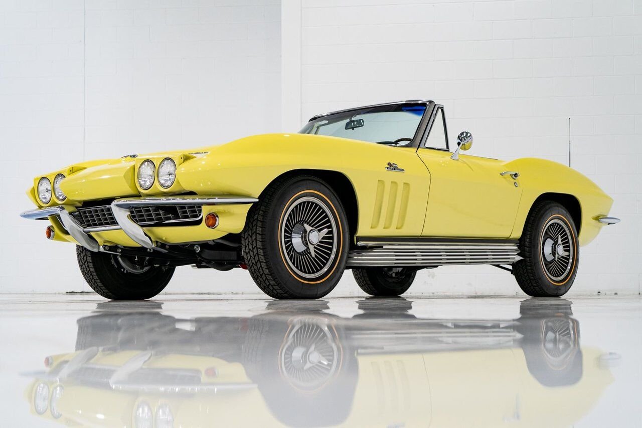 Chevrolet Corvette Matching# 427/425HP IP Code **PRICE IN USD** 1966 Jaune Montréal - photo #33