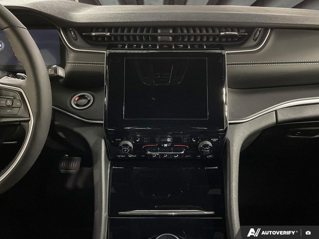 2025 Jeep Grand Cherokee L 2601863A | Altitude Black Edmonton - photo #17