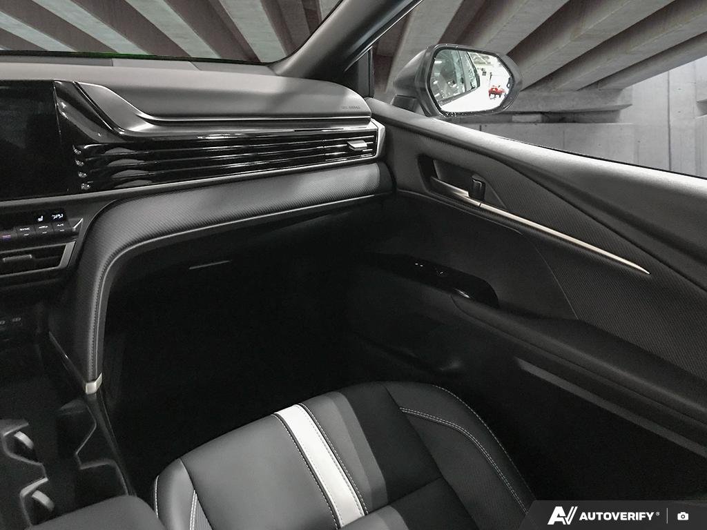 2025 Toyota Camry 2501988A | SE Upgrade White Edmonton - photo #24