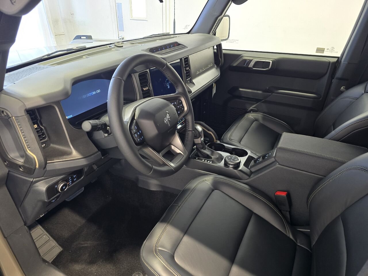 Ford Bronco BADLANDS 4 PORTES 4X4 2026 Gris marais Châteauguay - photo #4