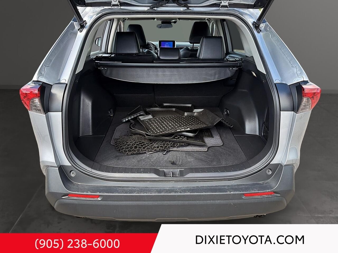 2023 Toyota RAV4 XLE PREMIUM AWD / HEATED SEATS / MOONROOF / LEATHER SURFACE / CARPLAY AND ANDROID AUTO Silver Sky Metallic Mississauga - photo #20