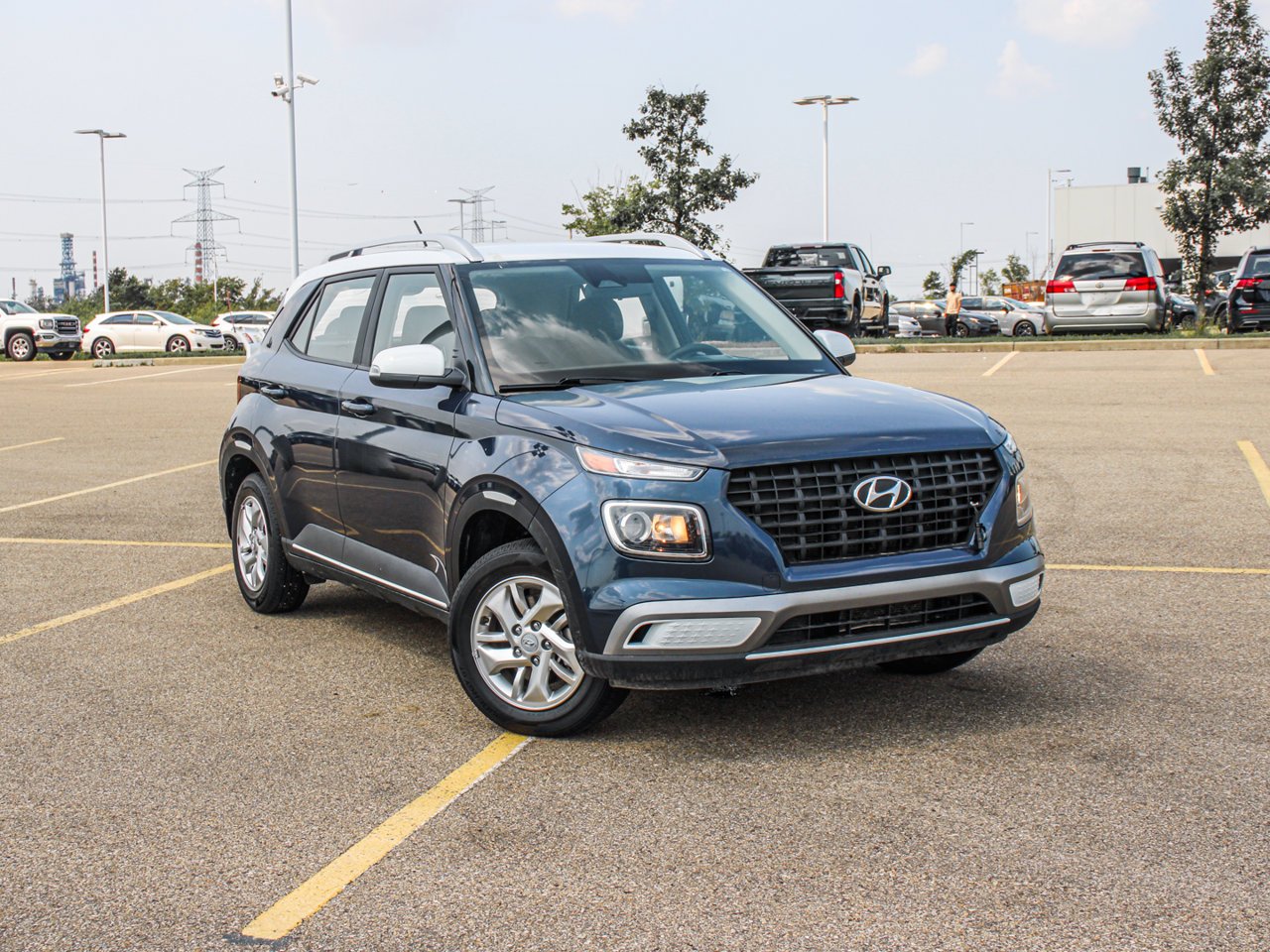 2023 Hyundai Venue Preferred IVT w/Two-Tone Blue Sherwood Park - photo #1