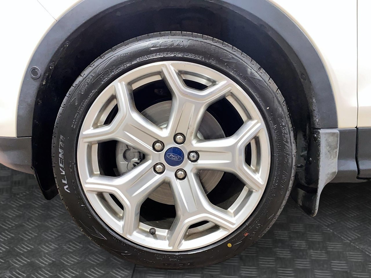 Ford Escape NIV 1FMCU9J90KUA83083 2019 Blanc Chicoutimi - photo #5