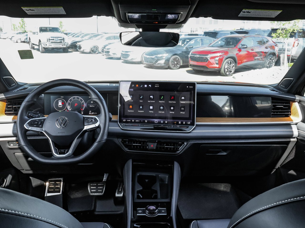 2026 Volkswagen Tiguan Highline Turbo R-Line 4MOTION Black Sherwood Park - photo #16
