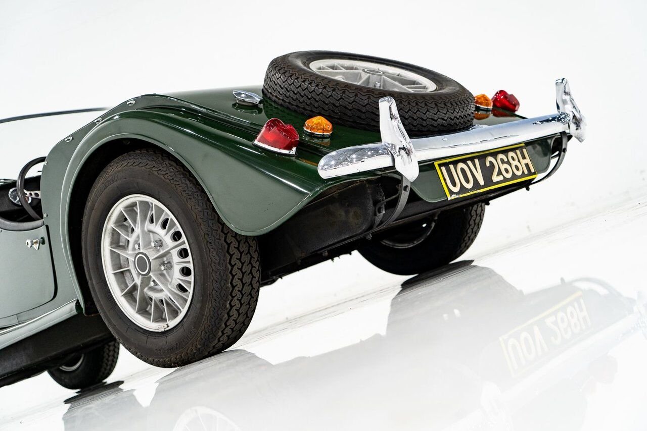 1970 Morgan Plus 8 Unrestored with only 7137km (4435miles) | PRIX EN USD Green Montreal - photo #72