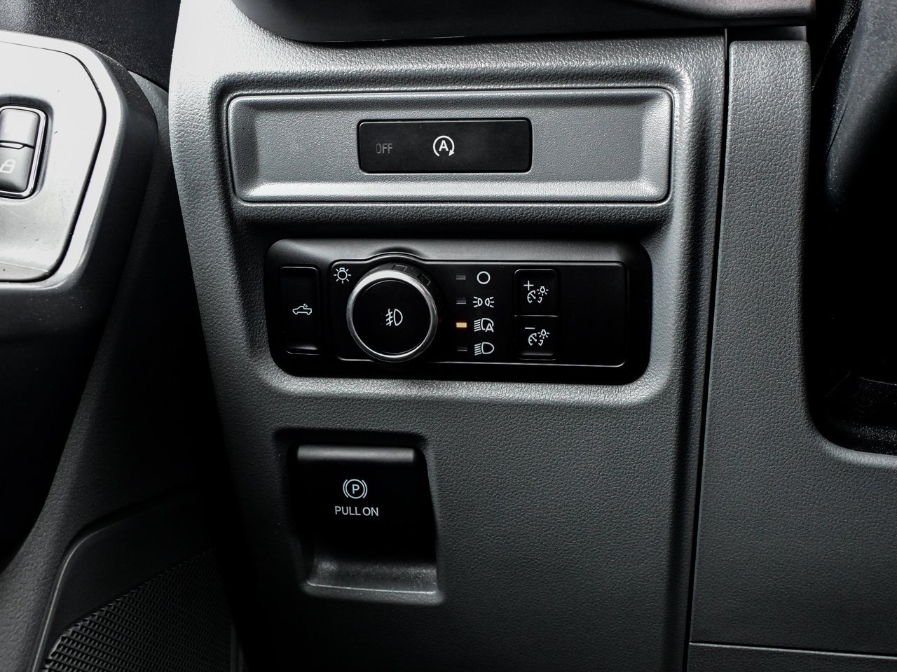 2025 Ford F-150 XLT 4WD SuperCrew 5.5' Box Black Sherwood Park - photo #18