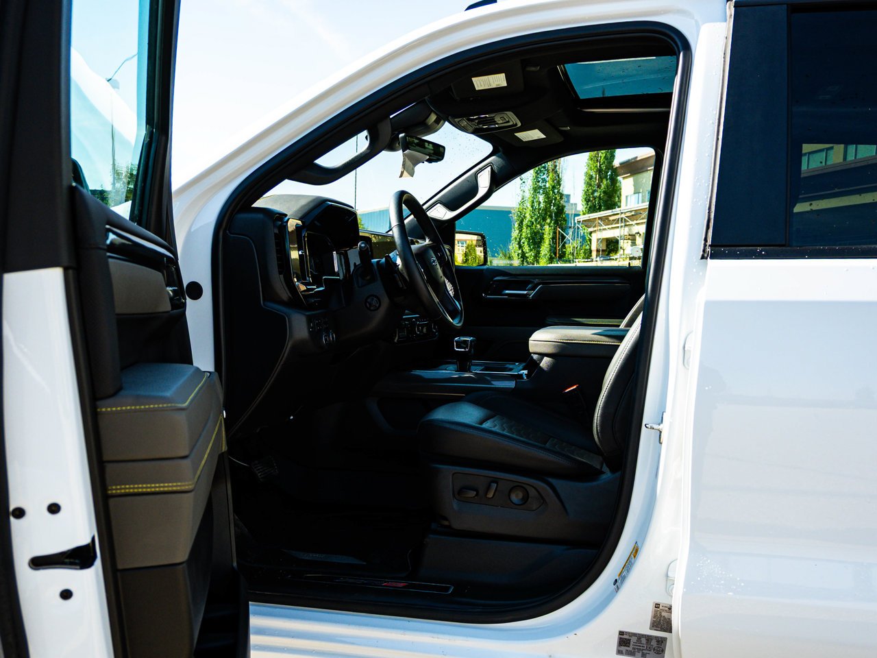 2025 Chevrolet Silverado 1500 4WD Crew Cab 147 ZR2 White Sherwood Park - photo #16