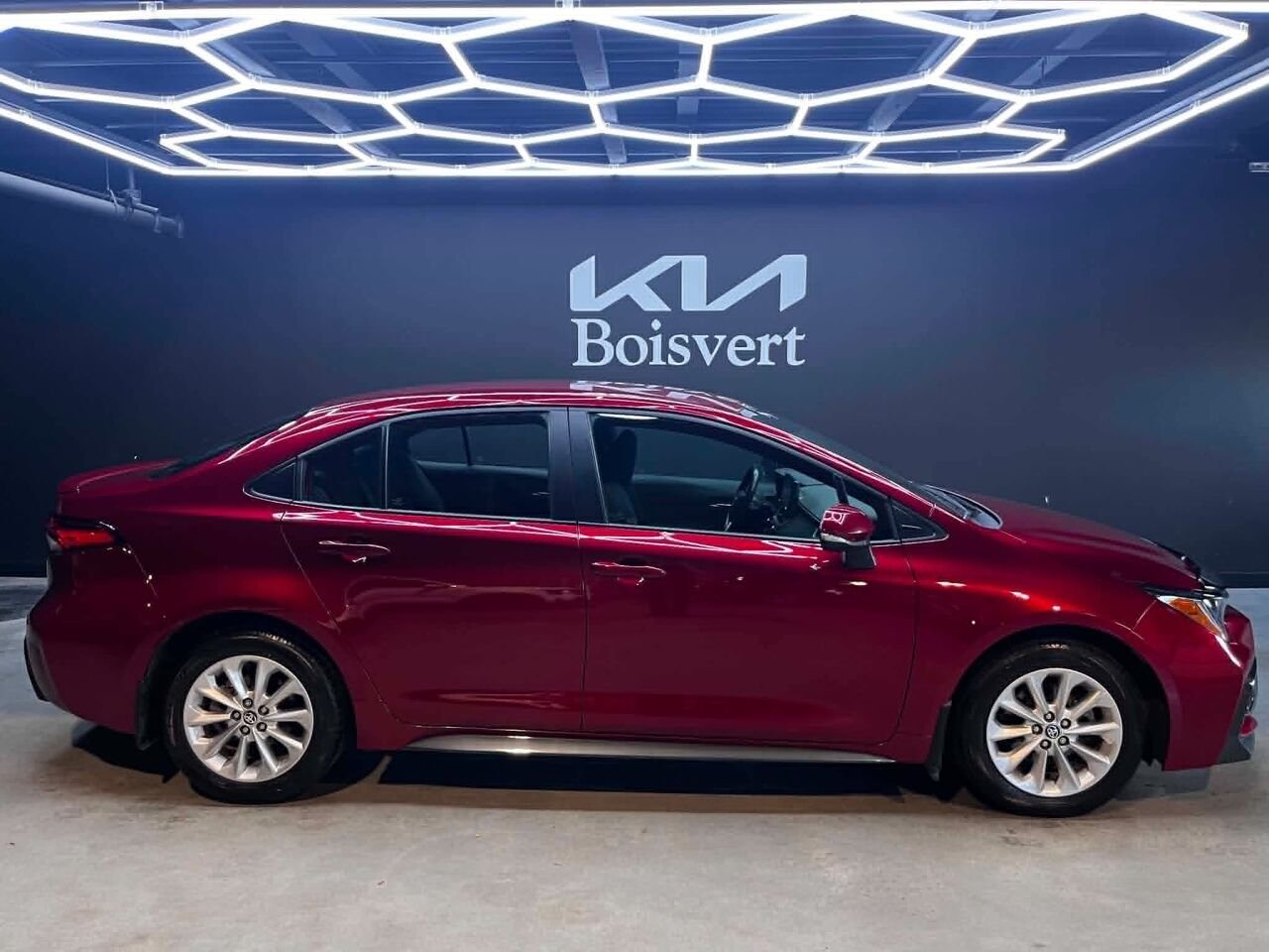 2022 Toyota Corolla Red Blainville - photo #2