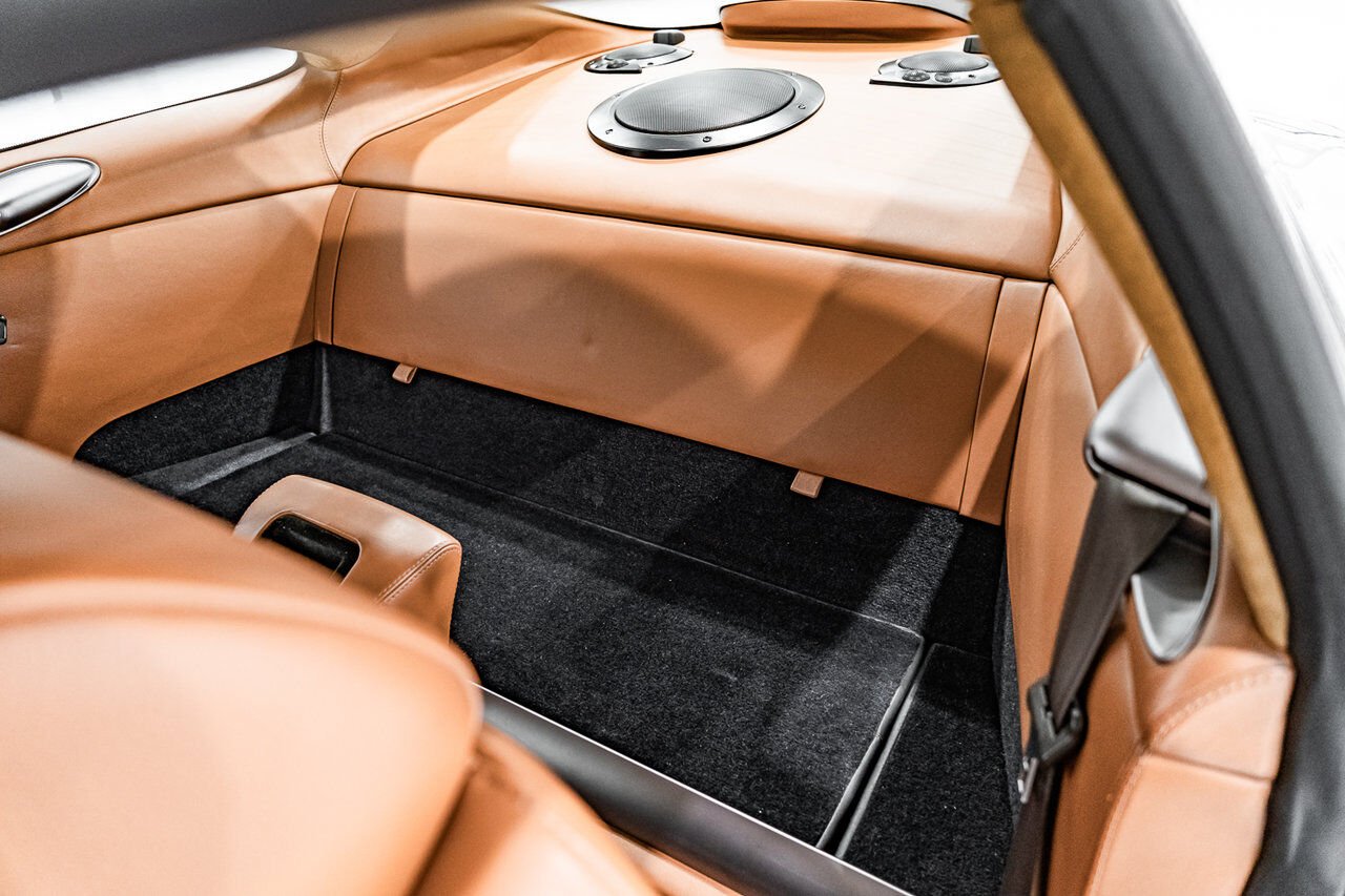 Aston Martin Vanquish PRIX EN USD | ORIGINAL MSRP OF $225,000 USD - FACTORY UPGRADE TO VANQUISH S TRANSMISSION 2003 Gris Montréal - photo #13