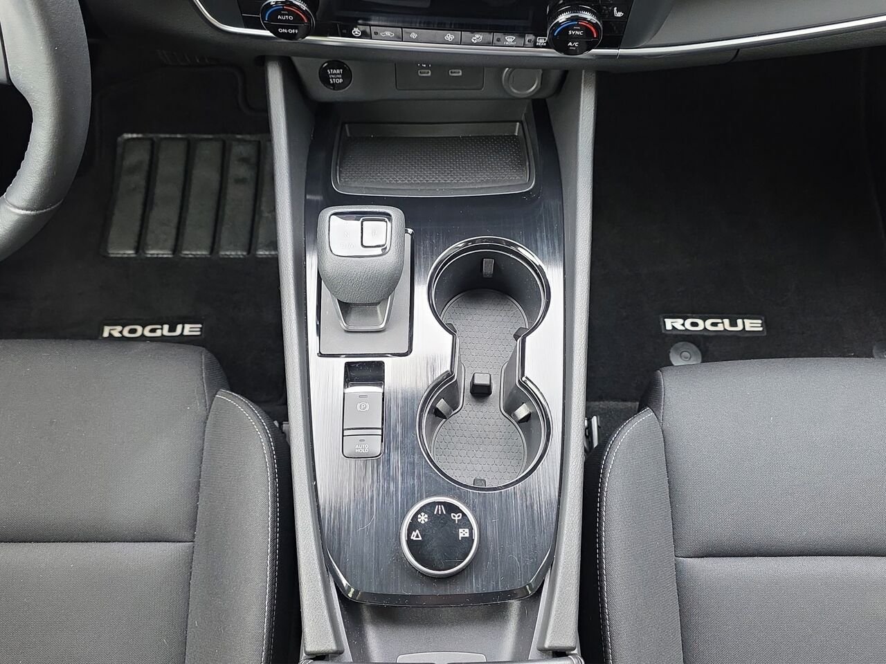 Nissan Rogue S TI AWD, Cruise control, Sièges chauffant, écran tactile 2024 Noir Val-David - photo #10