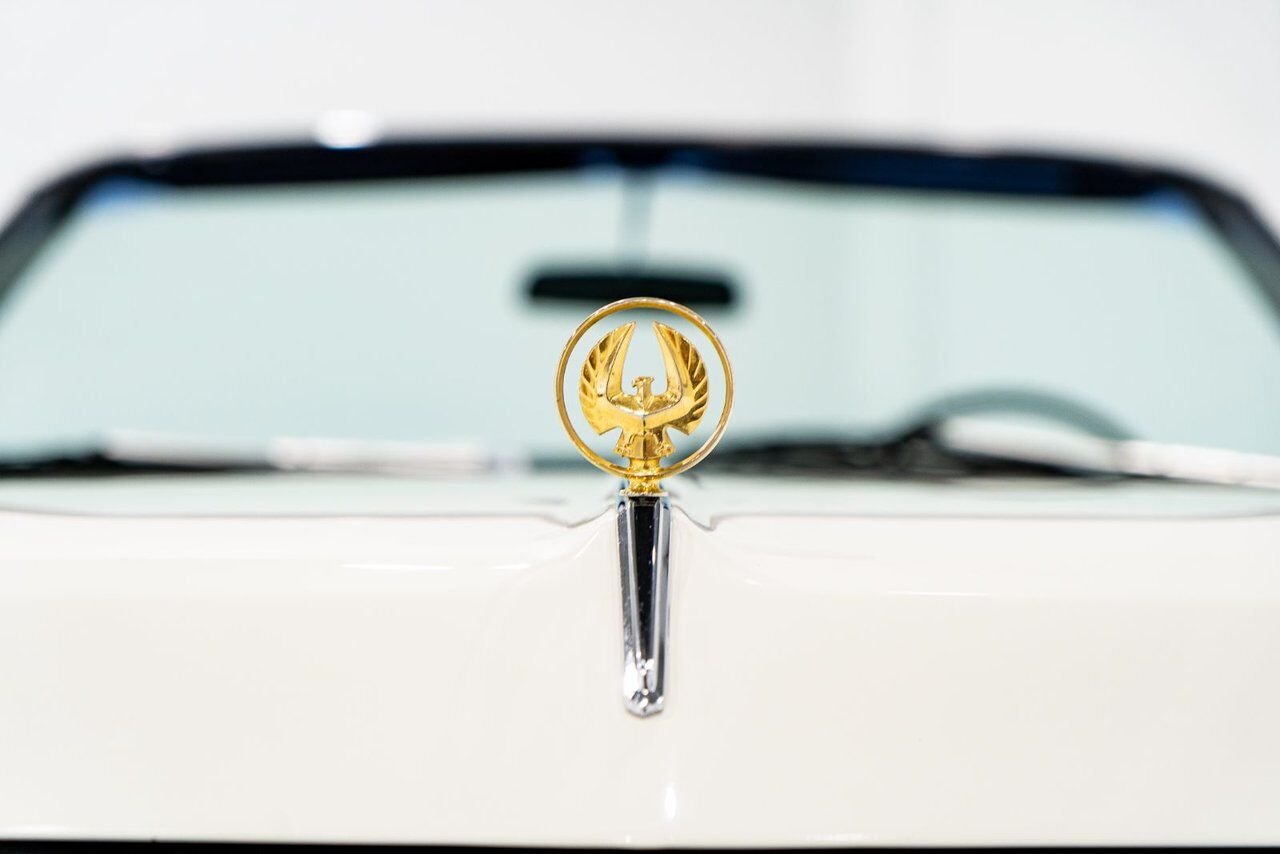 Chrysler IMPERIAL Unrestored with only 31,056 original miles **PRICE IN USD** 1968 Blanc Montréal - photo #28
