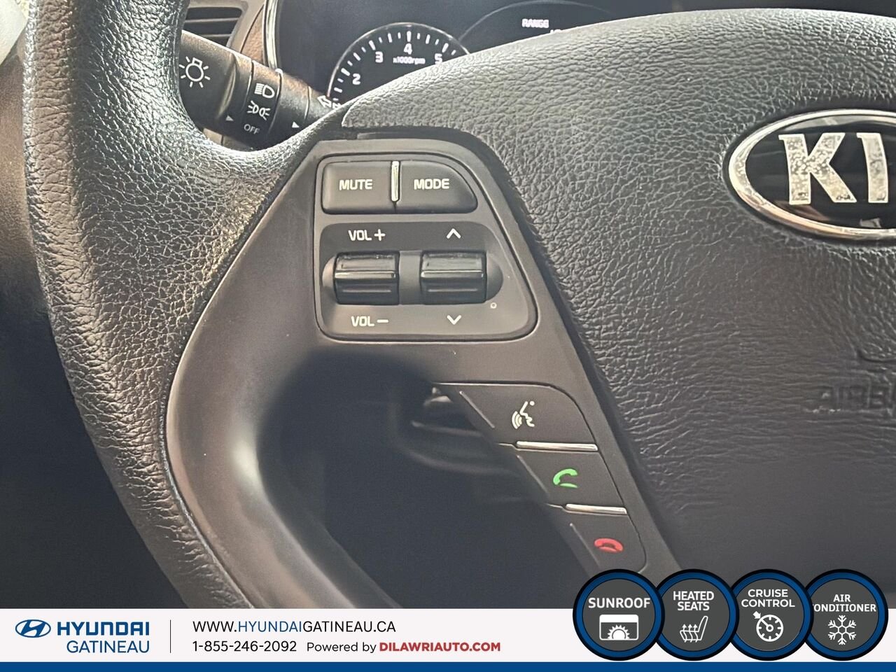 Kia Forte LX+ *** bas millage ,toit ouvrant *** 2015 Noir Ottawa & Gatineau - photo #11