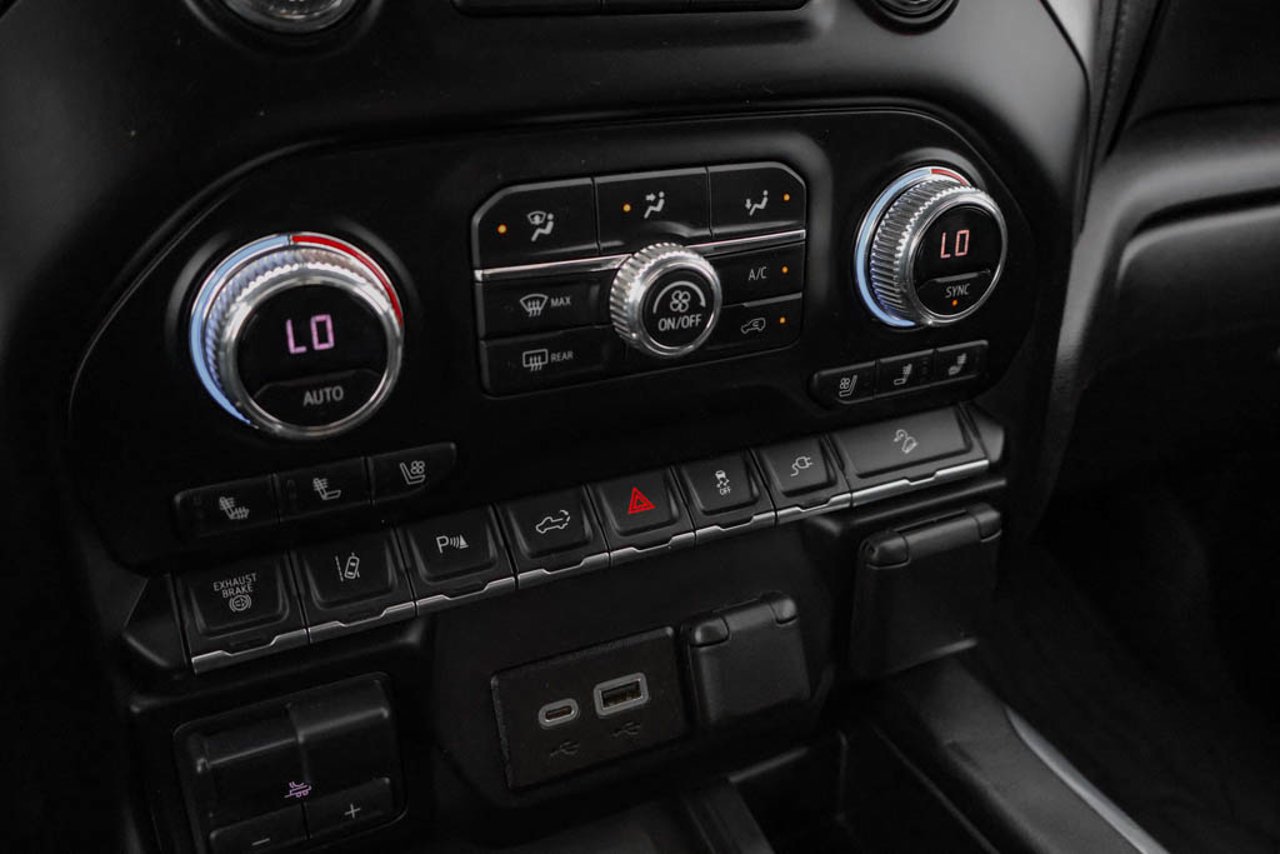 2023 GMC Sierra 2500HD 4WD Crew Cab 159 Denali White Sherwood Park - photo #26