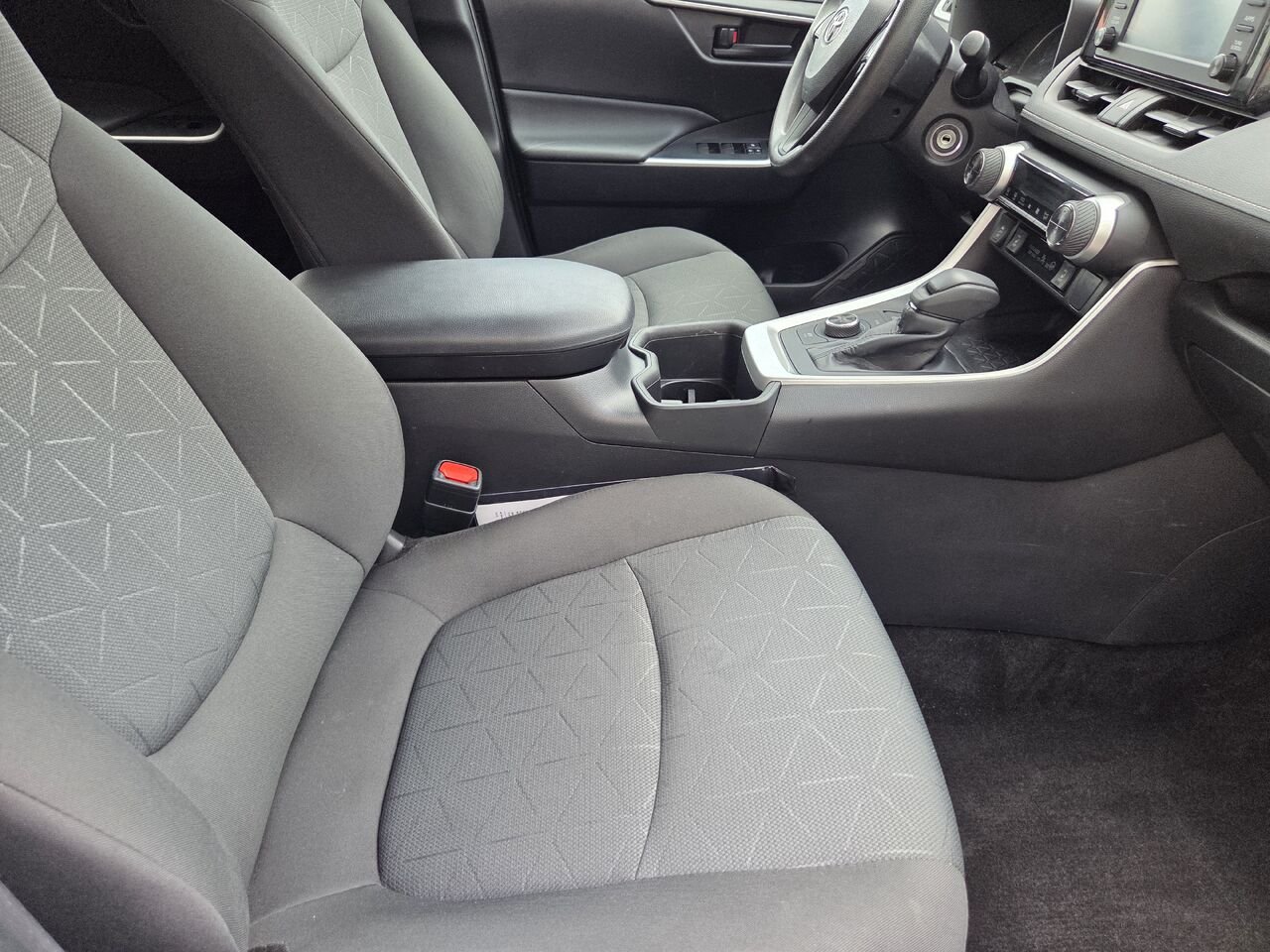 2022 Toyota RAV4 White Mont-Laurier - photo #10