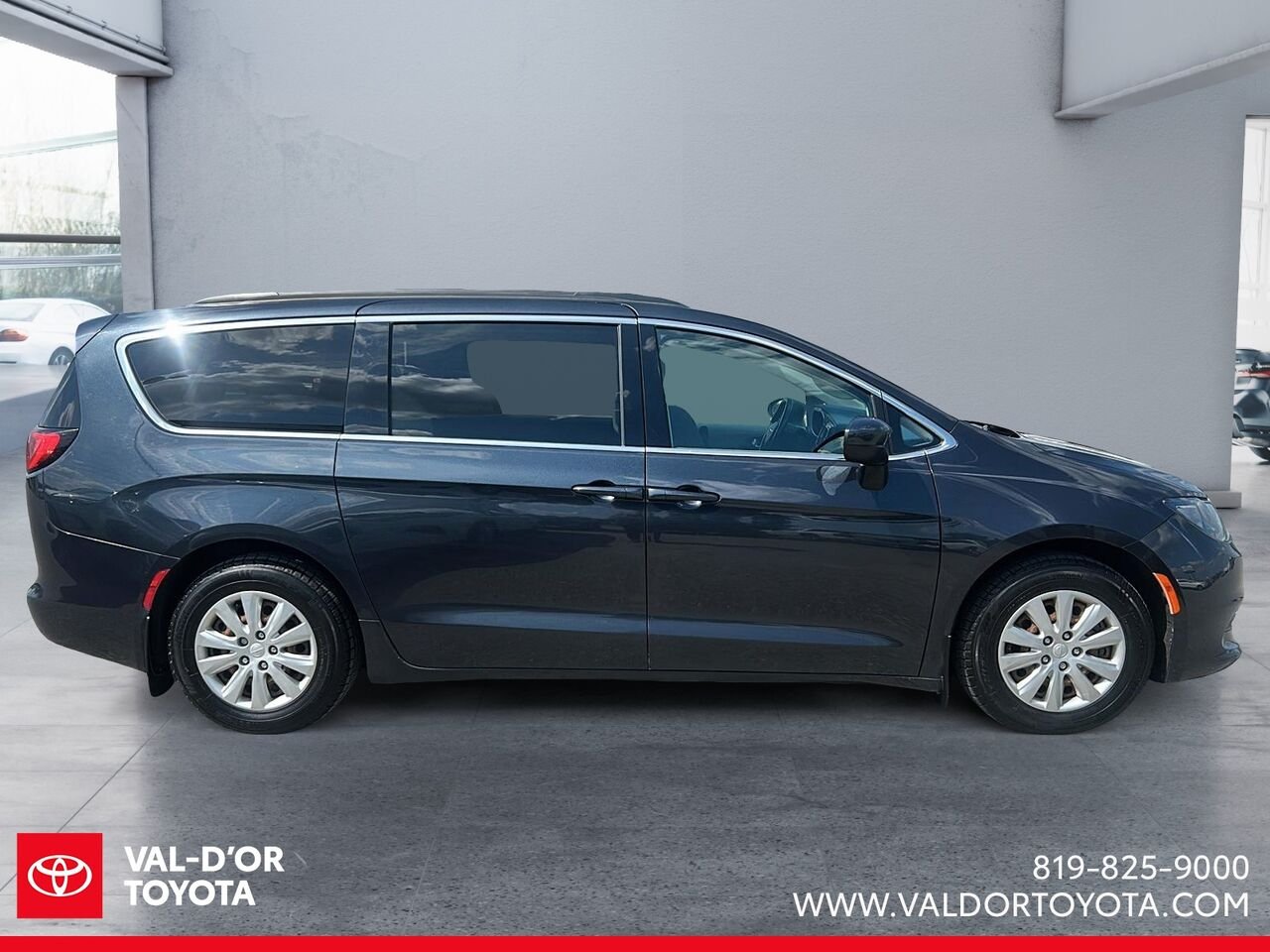 2019 Chrysler Pacifica LX 2RM Silver Val-d'Or - photo #4