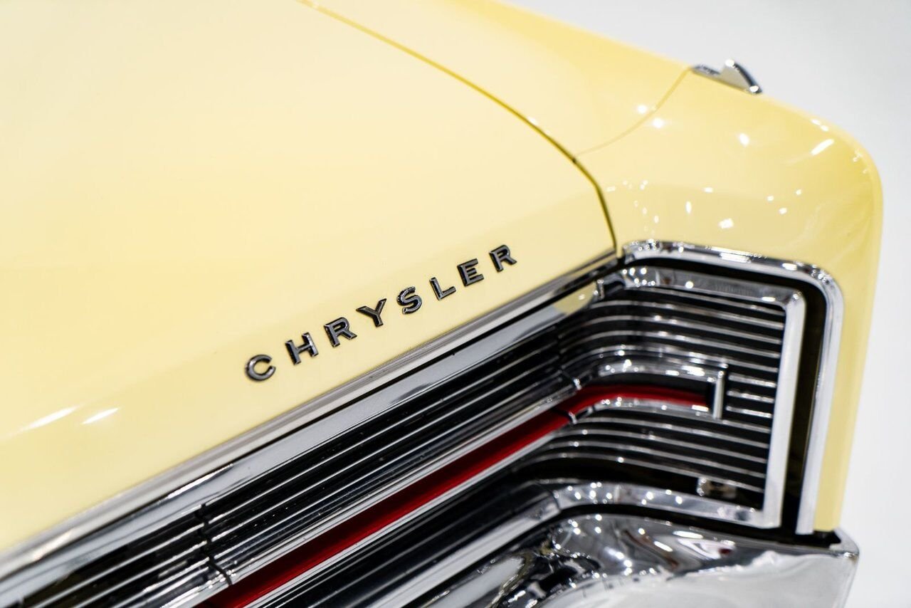 Chrysler 300 PRIX EN USD 440cu.in. Fully restored example 1968 Jaune Montréal - photo #42