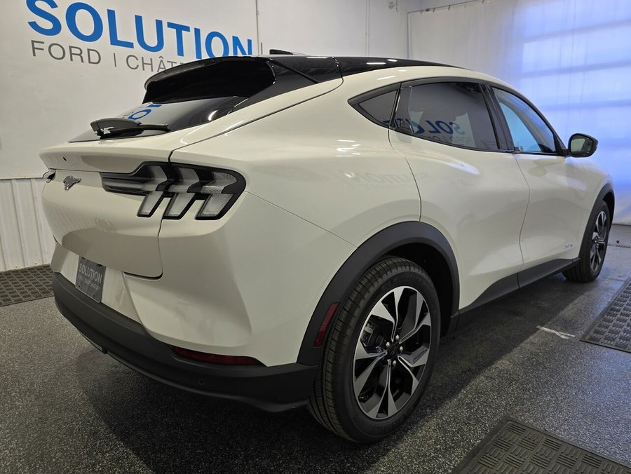 Ford Mustang Mach-E 2026 Blanc astral métallisé trois couches