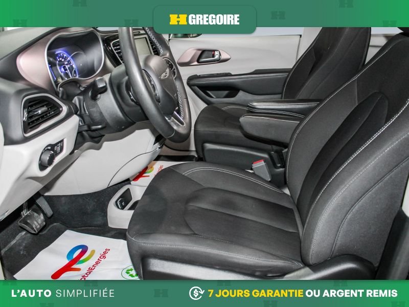 2024 Chrysler Grand Caravan Black Blainville - photo #16