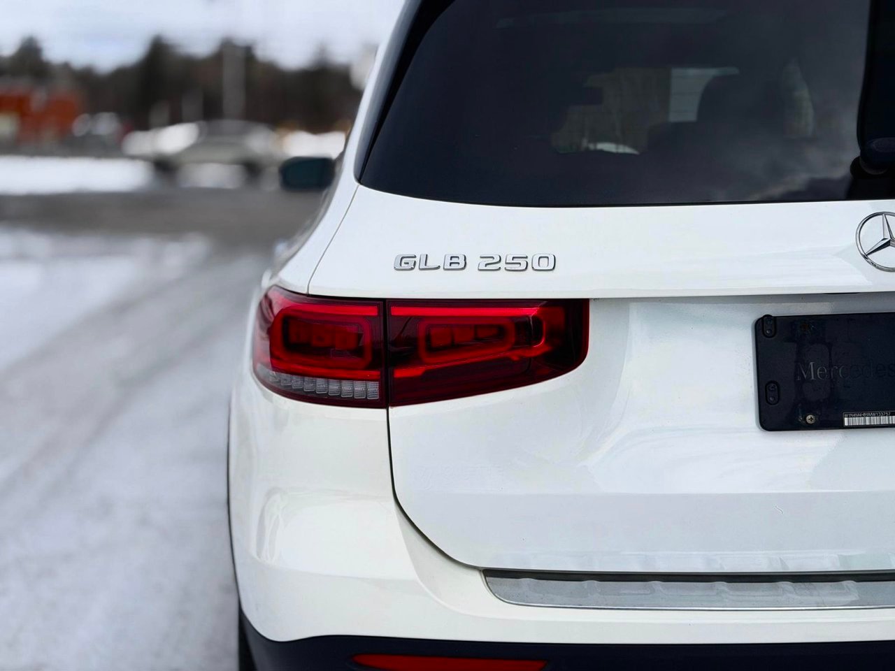 2021 Mercedes-Benz GLB White Notre-Dame-des-Prairies - photo #11