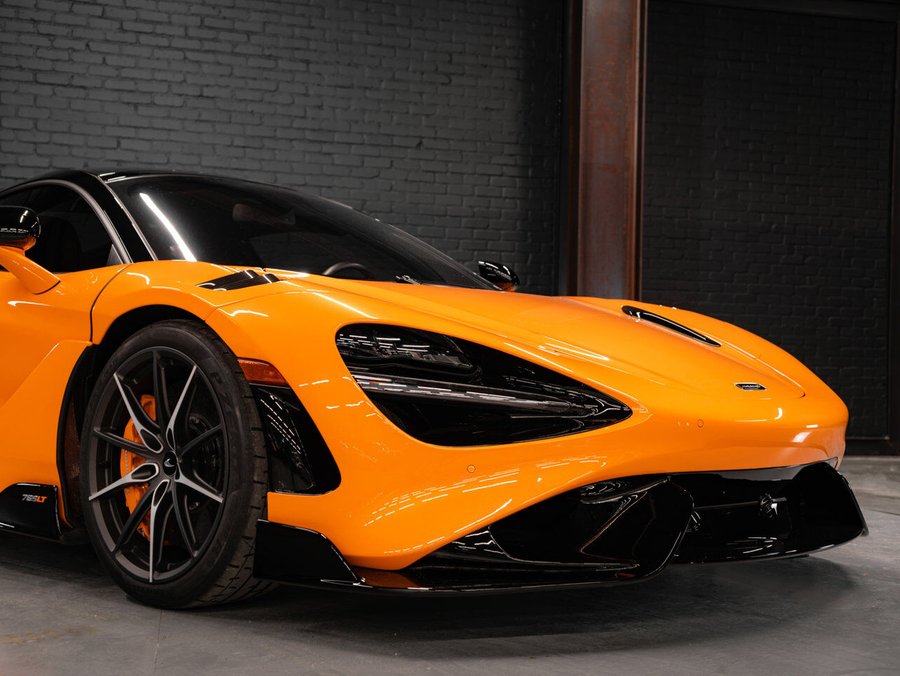 2021 McLaren 765LT 2021 Orange