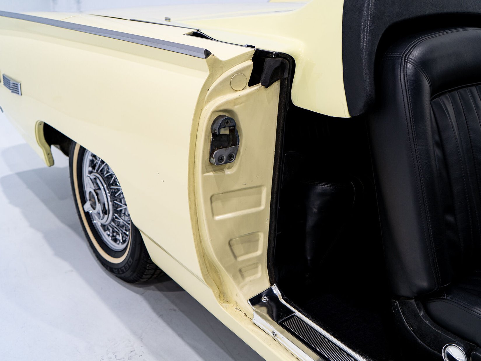 Ford Thunderbird Beautifully Presented From Older Restoration with original bill of sale 1962 Jaune Montréal - photo #76