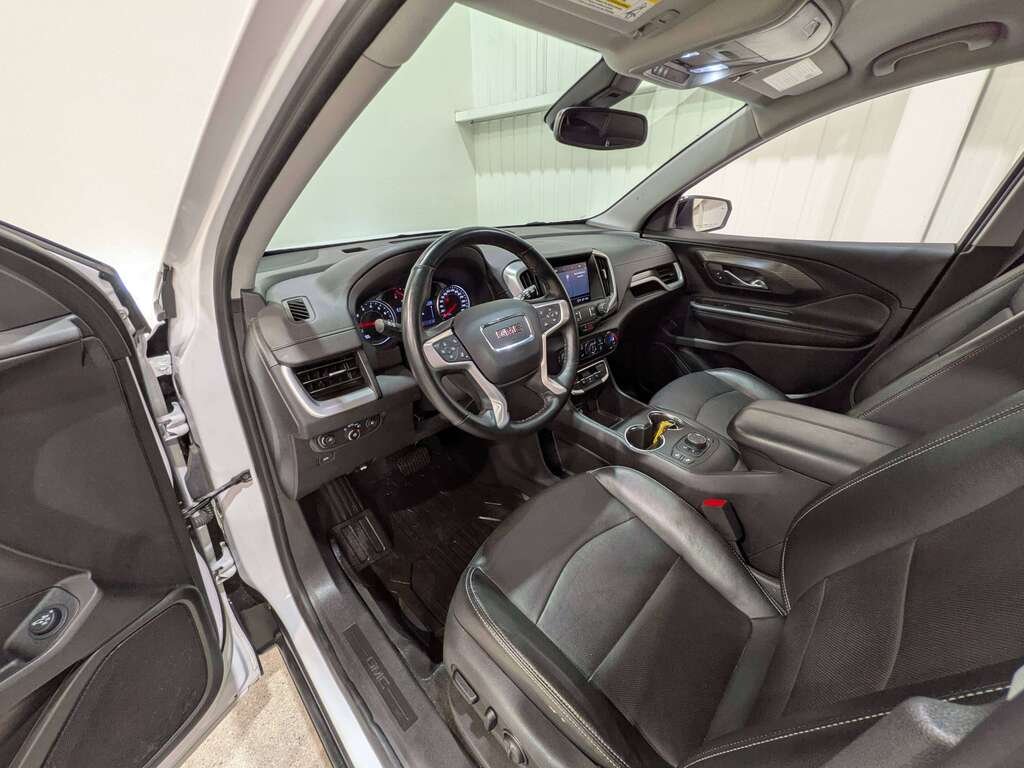 GMC Terrain 2023 Blanc Val-David - photo #10