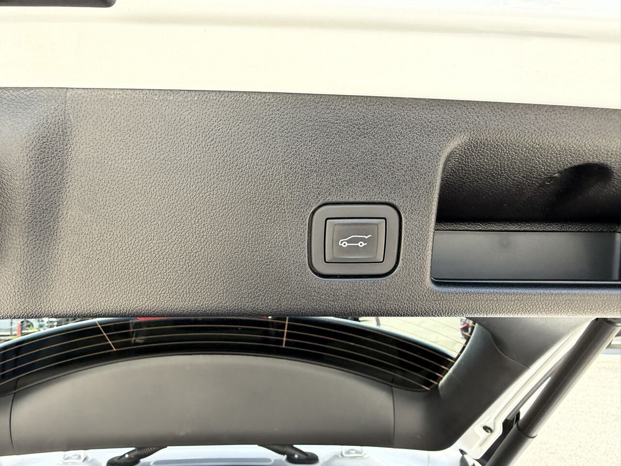 2025 Chevrolet Equinox EV 2RS AWD TOIT PANORAMIQUE White Laval - photo #12