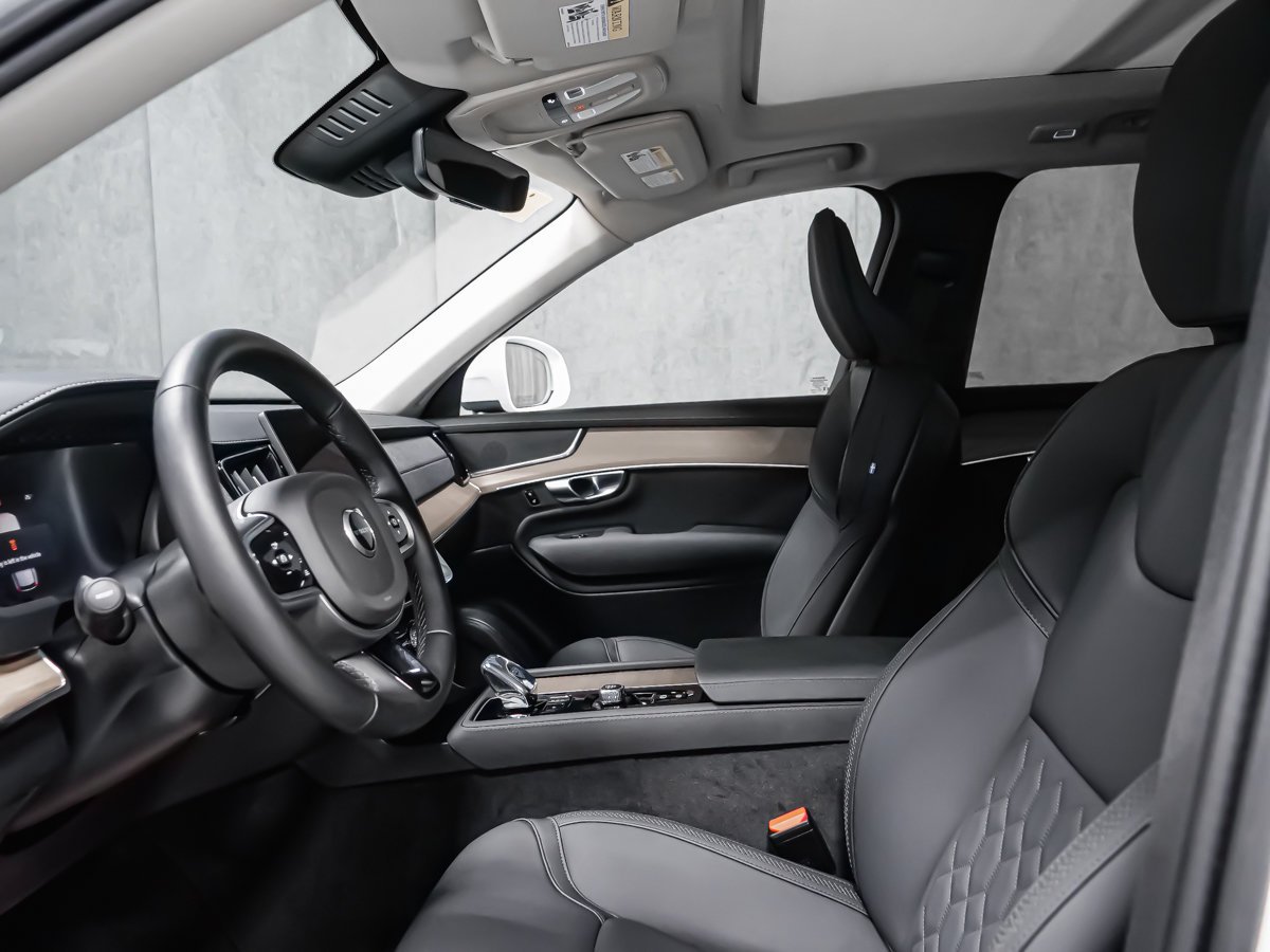 2026 Volvo XC90 B6 CORE BRIGHT White Montreal - photo #11