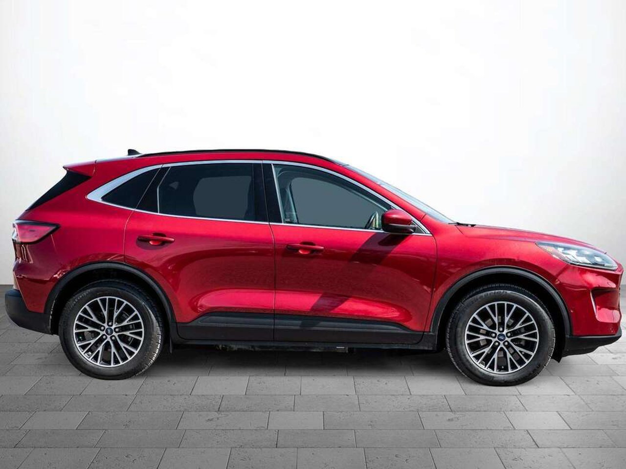 2021 Ford Escape Red Sainte-Julienne - photo #4