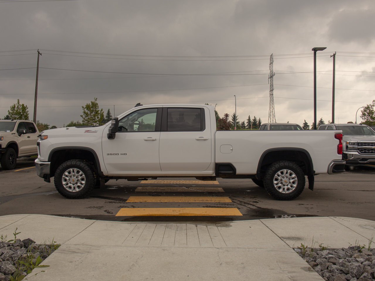 2021 Chevrolet Silverado 3500HD 4WD Crew Cab 159 LT White Sherwood Park - photo #7