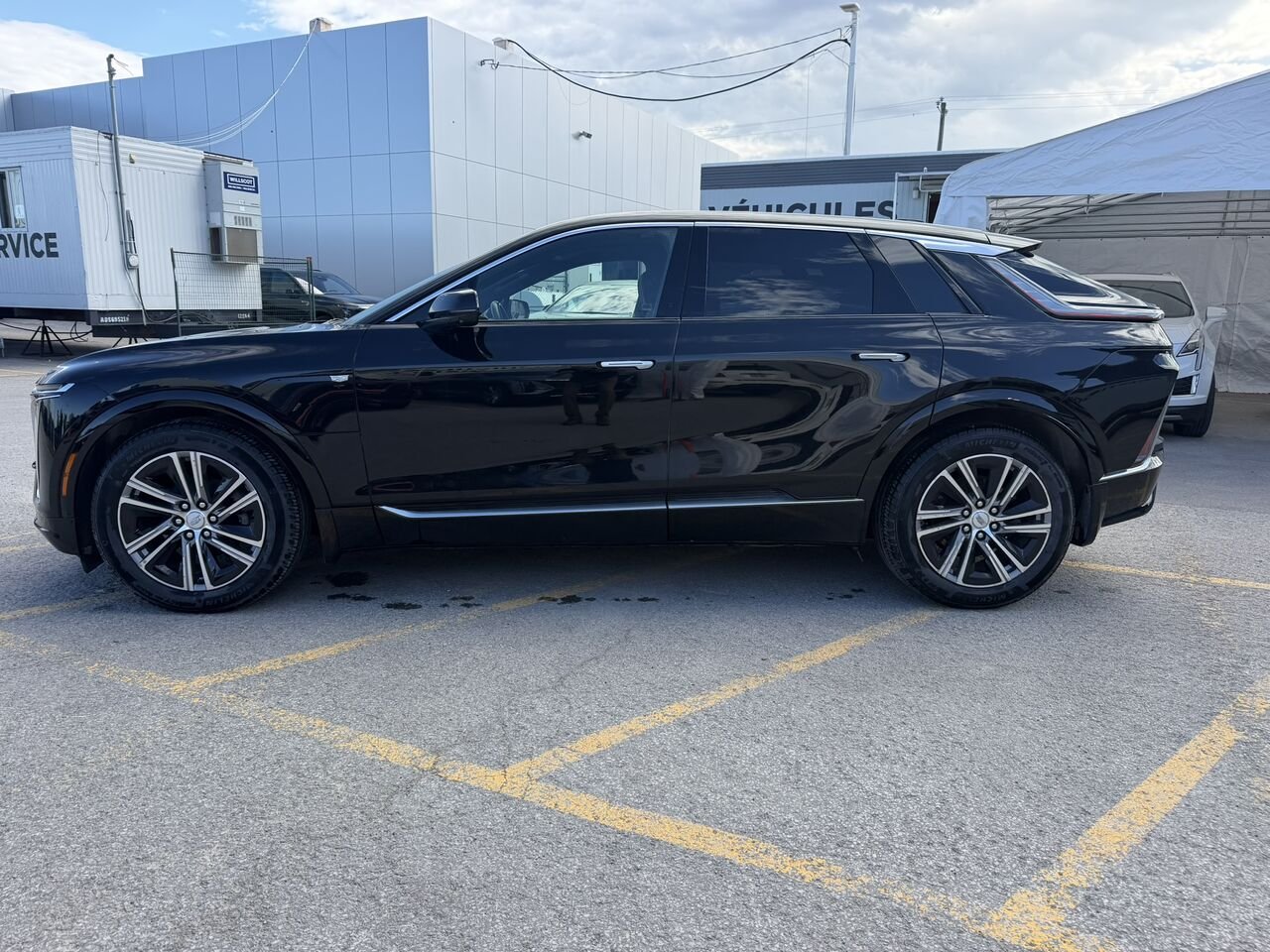 Cadillac LYRIQ LUXURY AWD FINANCEMENT À PARTIR DE 0.99% 2024 Noir Laval - photo #3