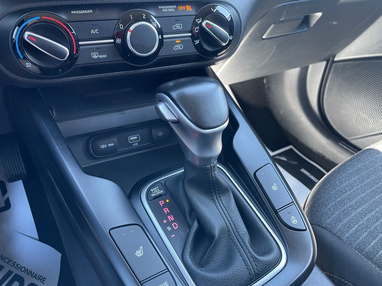 2022 Kia Soul White Nantes - photo #10